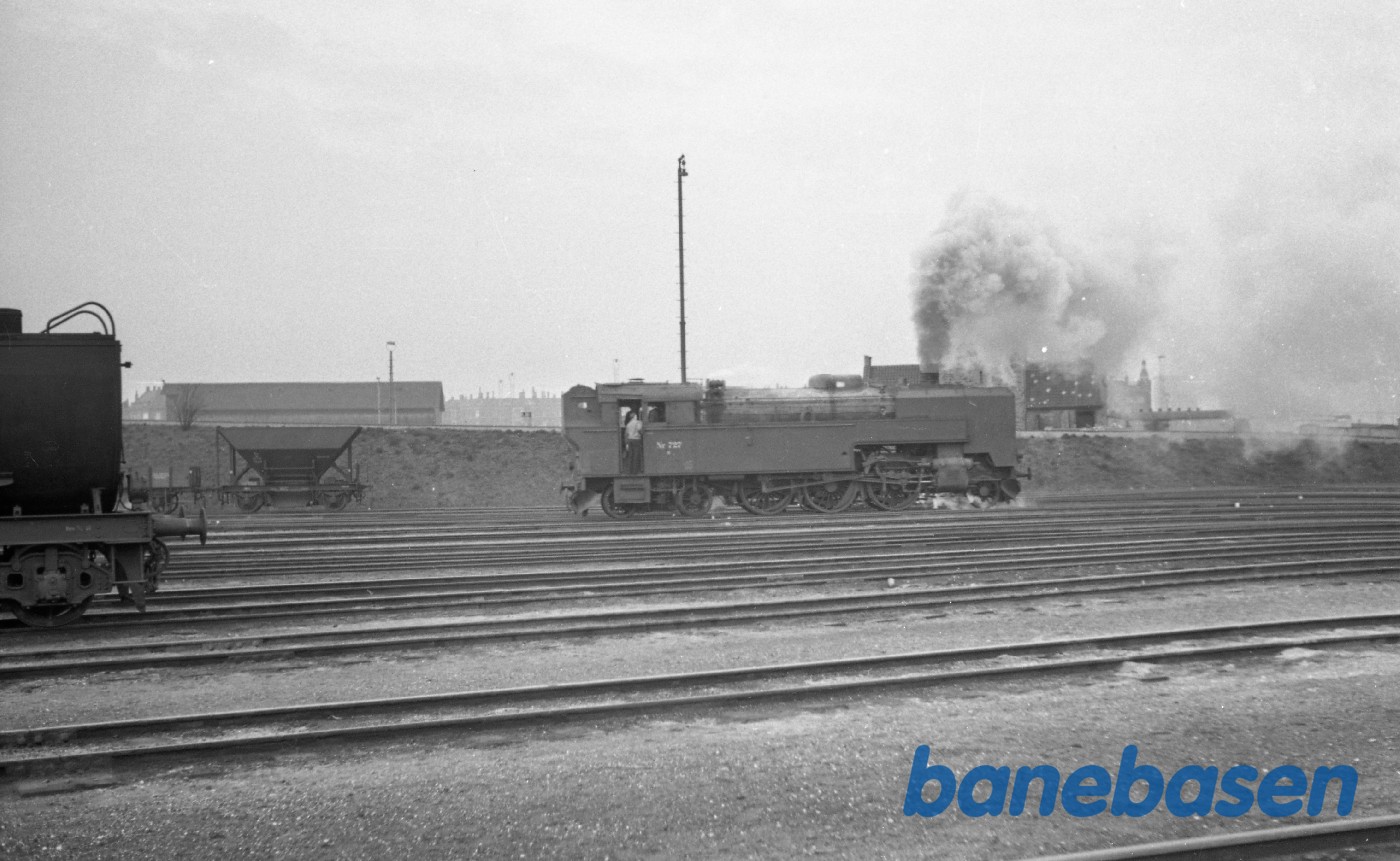 S727 rangerer ved maskinedepotet S727 rangerer ved maskinedepotet