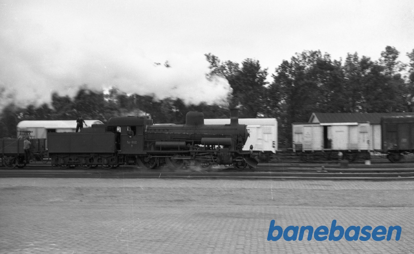 D 812 rangerer og der foretages kullempning D 812 rangerer og der foretages kullempning