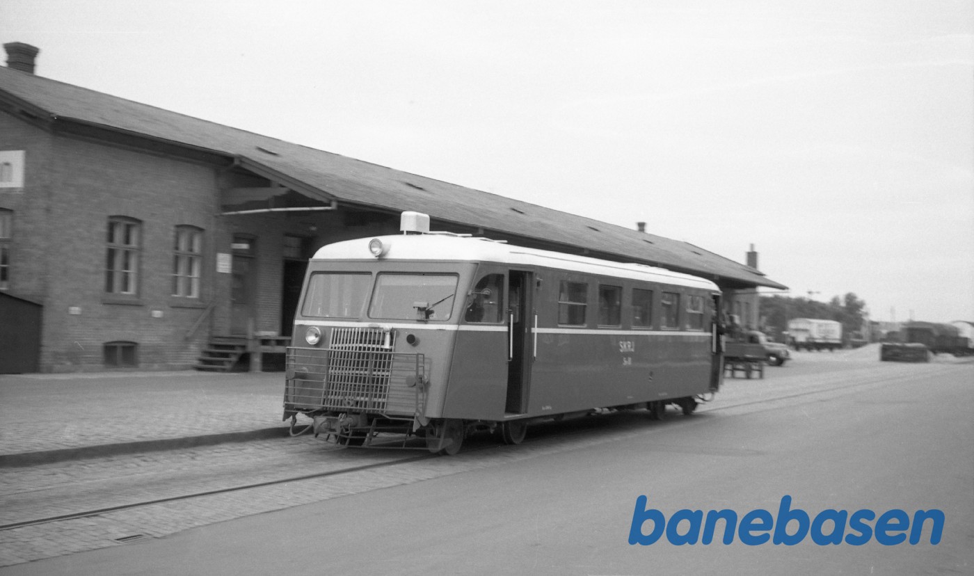 Skinnebus ved pakhuset Skinnebus ved pakhuset