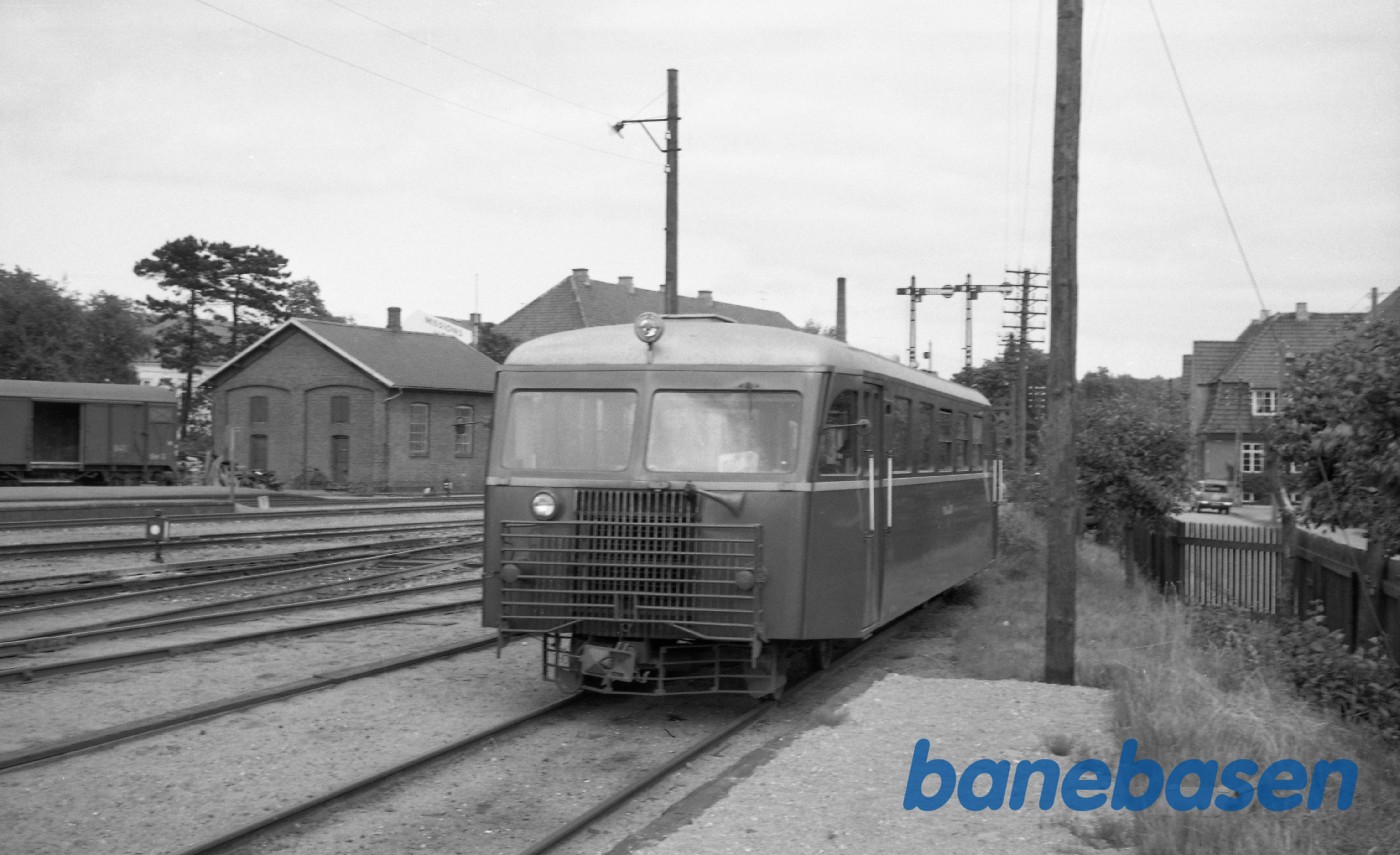 HBS skinnebus ankommer HBS skinnebus ankommer