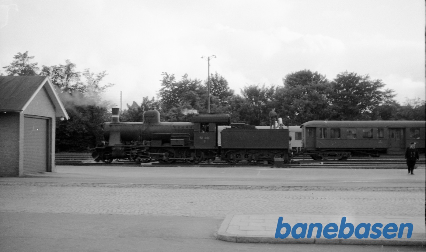 D 801 tager vand. D 801 tager vand.
