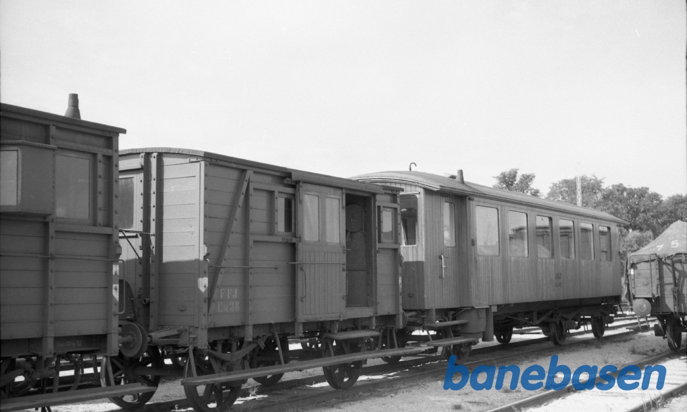 FFJ Em 38 sammen med FFJ Cb 61 FFJ Em 38 sammen med FFJ Cb 61