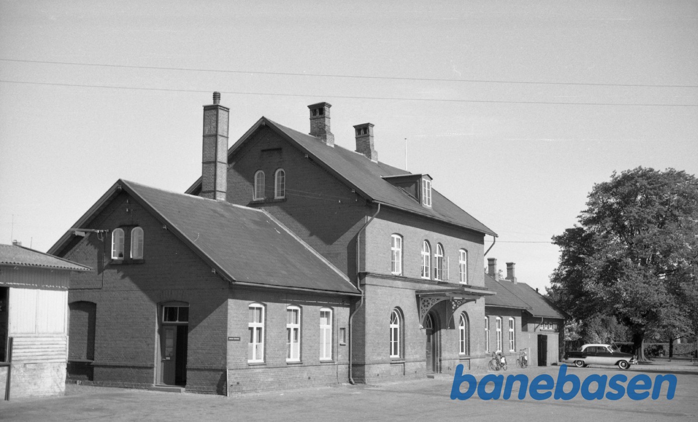 Sæby station. Vejsiden Sæby station. Vejsiden