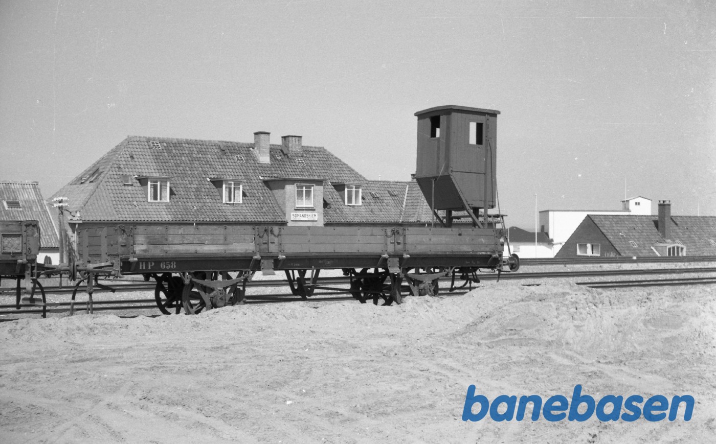 Åben godsvogn med bremsehus HP T 658 på Hirshals station Åben godsvogn med bremsehus HP T 658 på Hirshals station