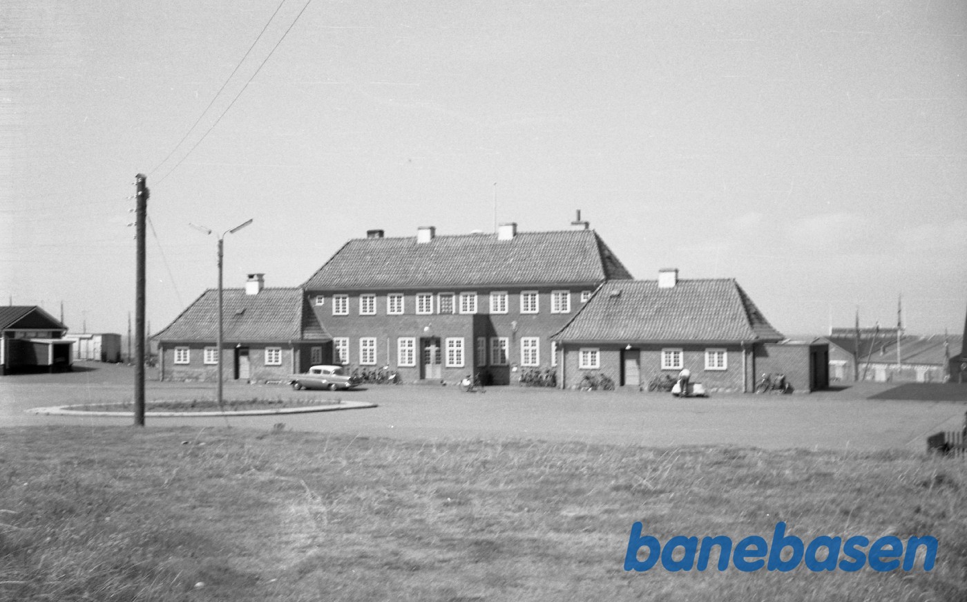 Hirshals station fra gadesiden Hirshals station fra gadesiden