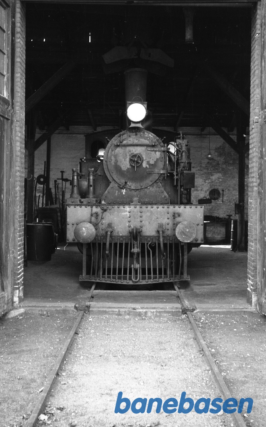 Lokomotiv nr 6 i remisen Lokomotiv nr 6 i remisen