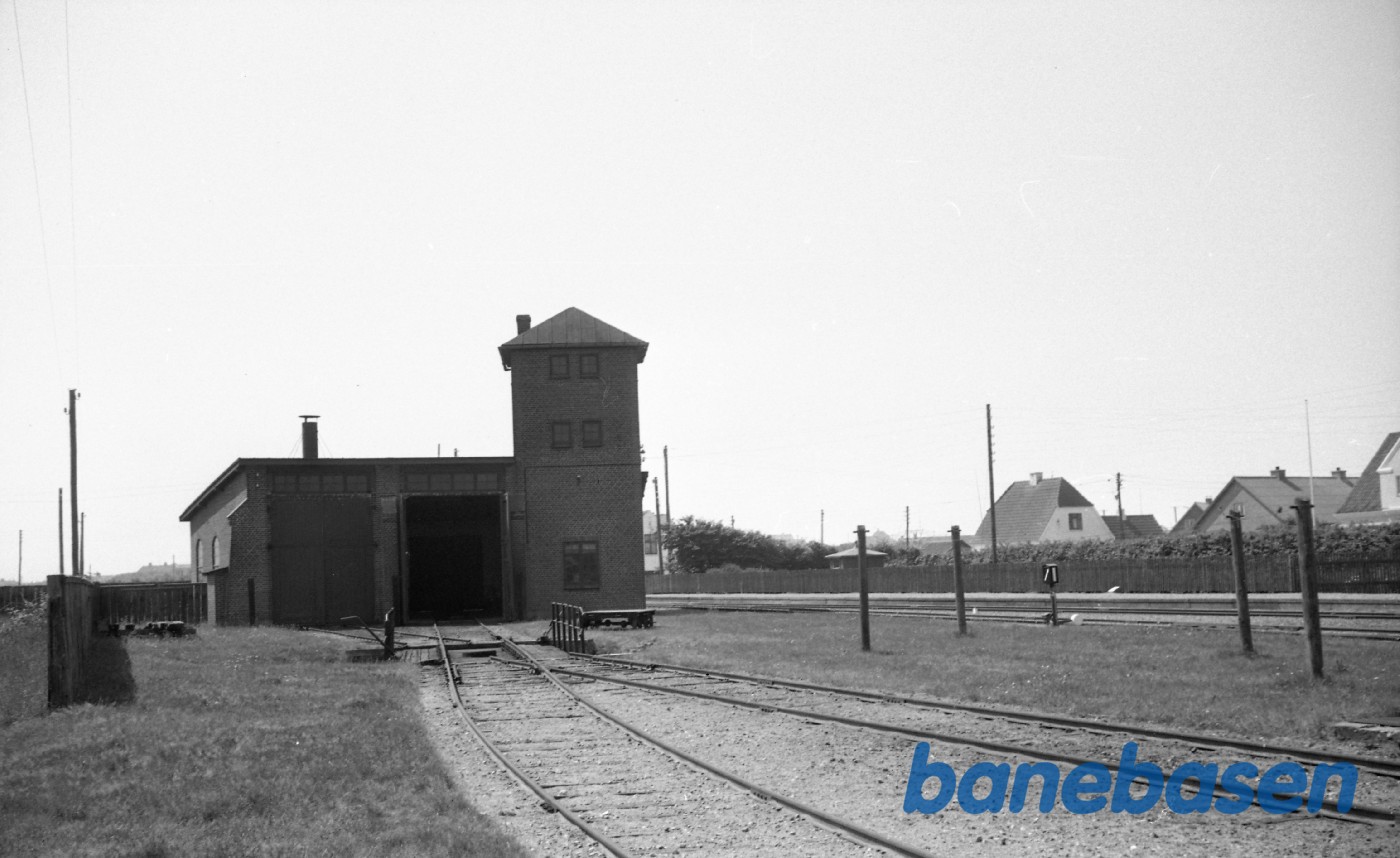 to sporet remise på Løkken station to sporet remise på Løkken station