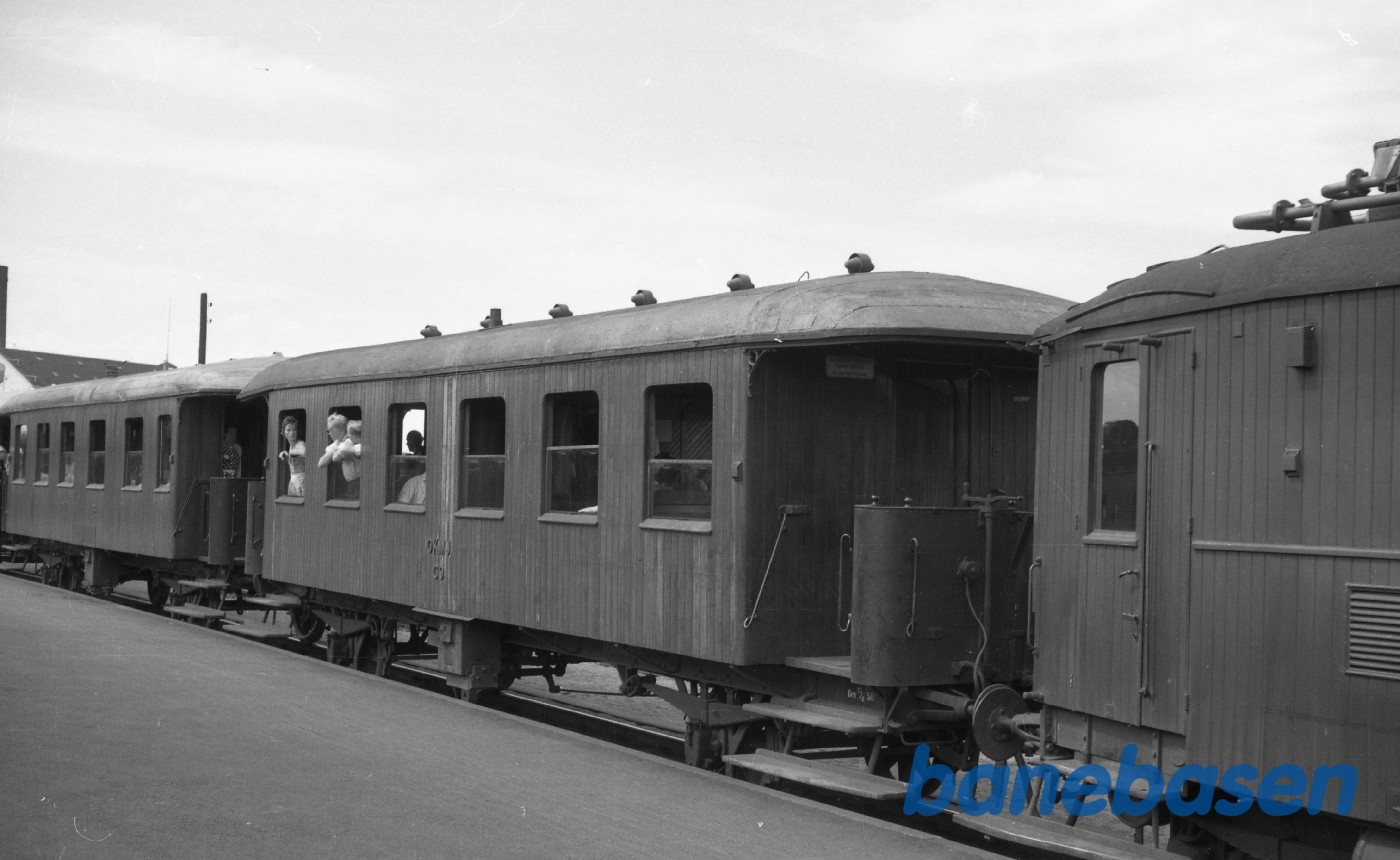 Odense station med OKMJ C 9 Odense station med OKMJ C 9