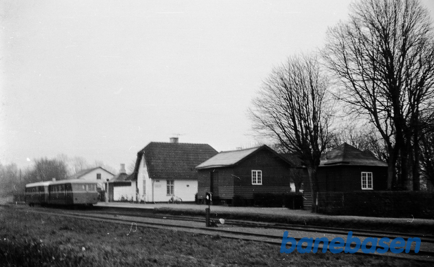 Saunte station med Sm 4 og Sp 1 Saunte station med Sm 4 og Sp 1