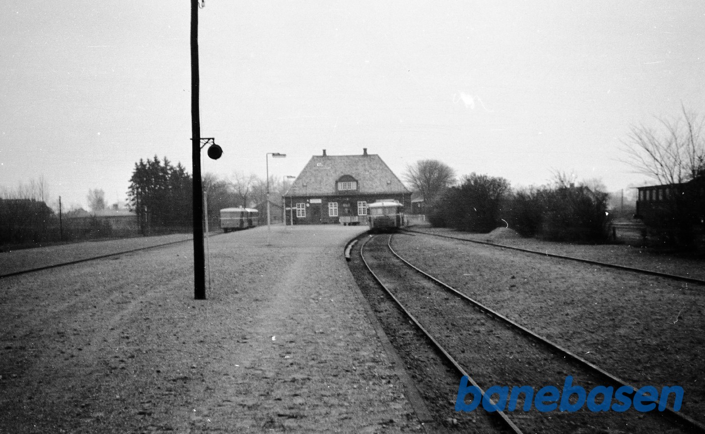 Gilleleje station med skinnebusser Gilleleje station med skinnebusser