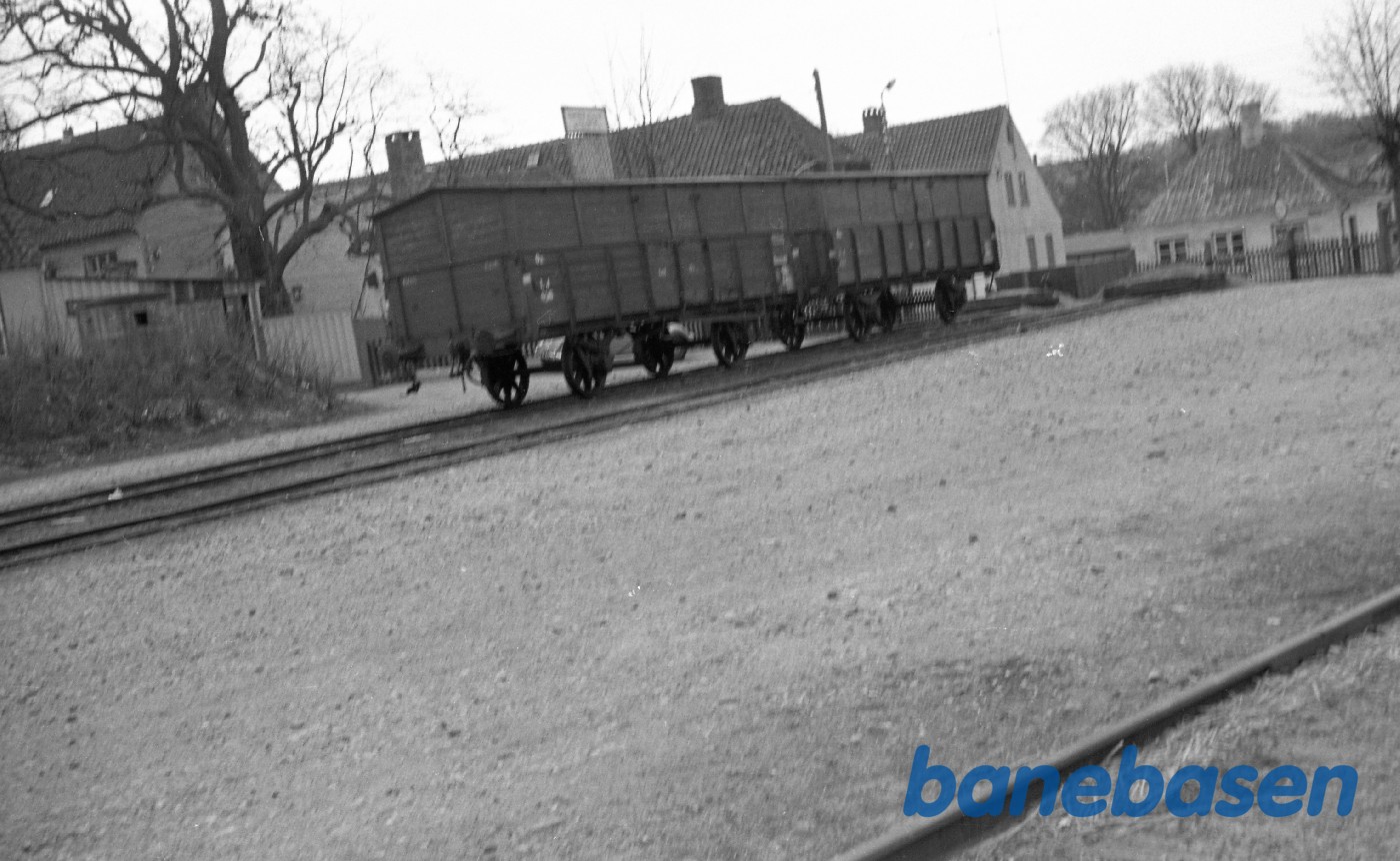 Maribo station. 2 stk åbne godsvogne ombygget til lukkede. Maribo station. 2 stk åbne godsvogne ombygget til lukkede.