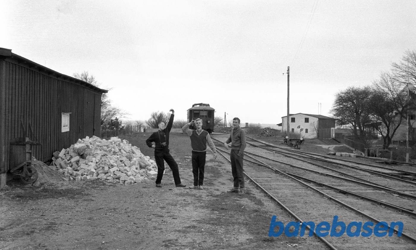 Unge fotografer på stationen Unge fotografer på stationen