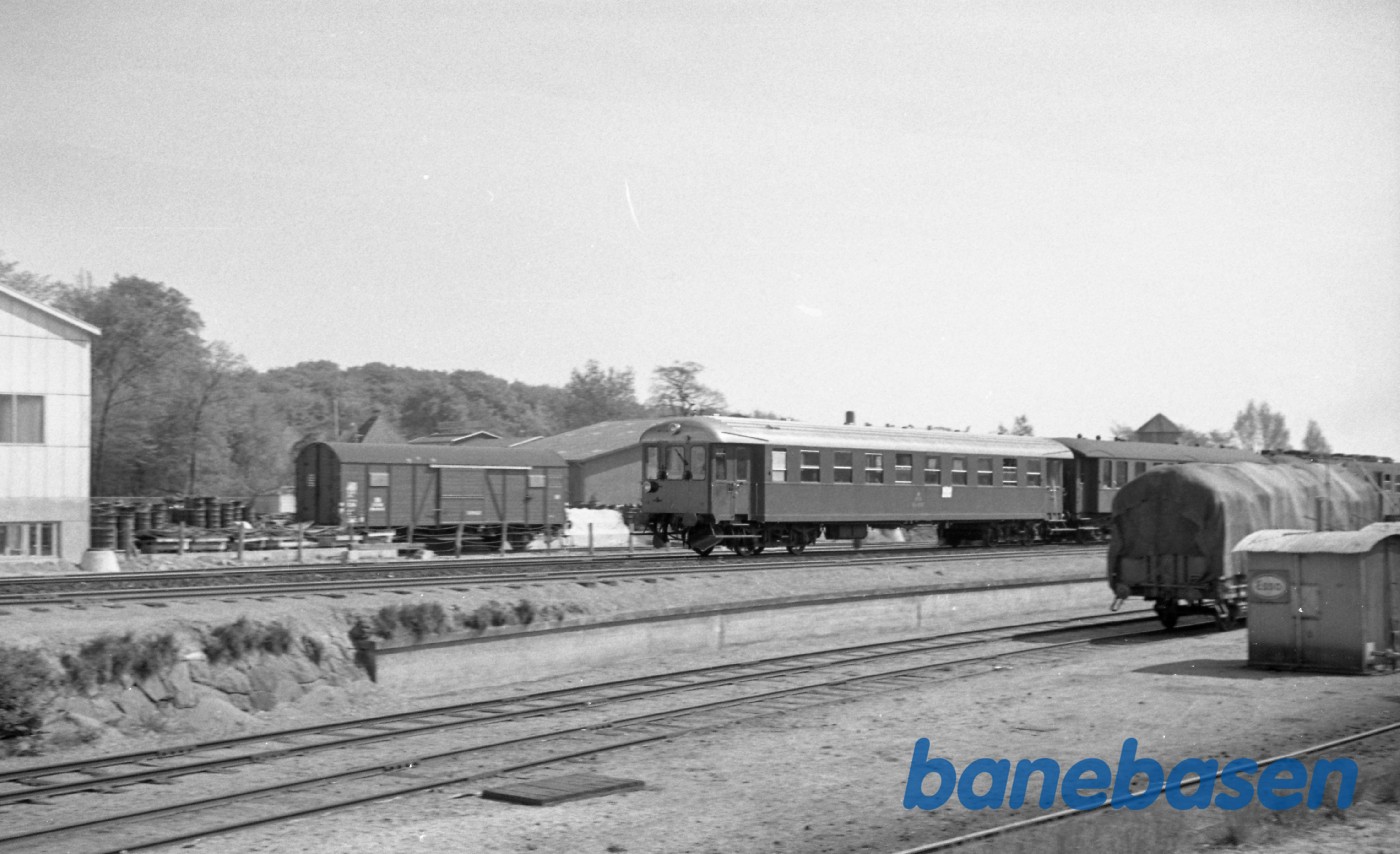 DSB CLS 1702 på vej ud af Hillerød DSB CLS 1702 på vej ud af Hillerød