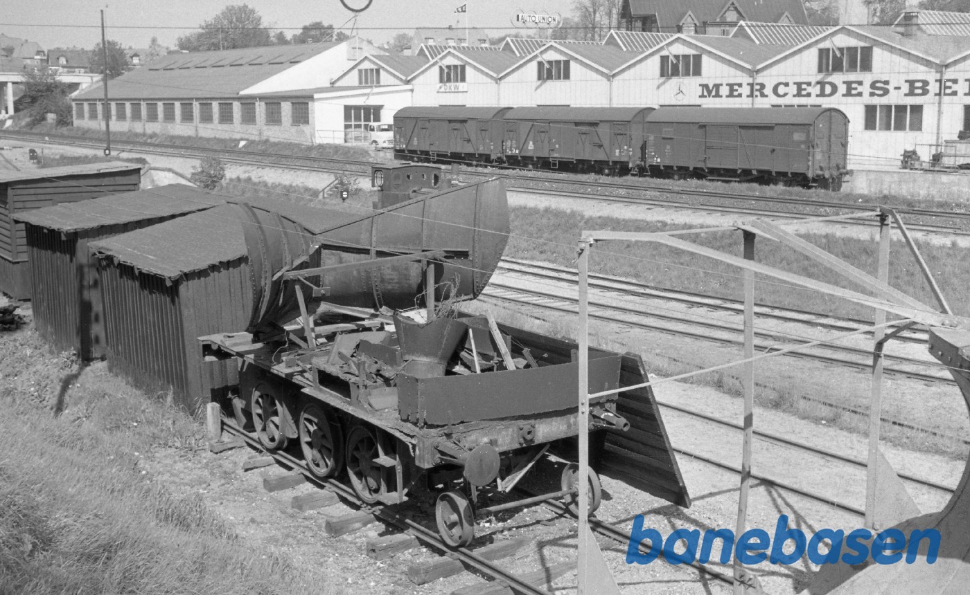 GDS sneplov læsset på undervogn fra damploko . GDS sneplov læsset på undervogn fra damploko .