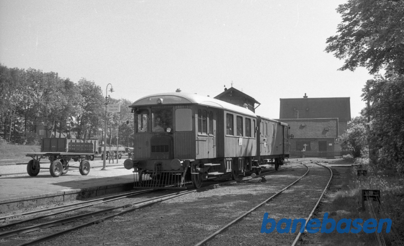 ETJ M 2 og E1 på Trustrup station ETJ M 2 og E1 på Trustrup station
