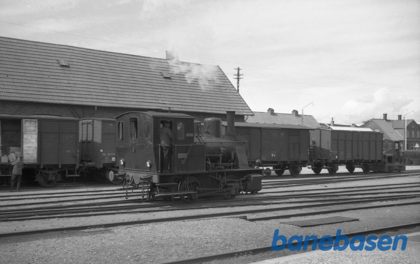 Lemvig station. Lok 3 rangerer Lemvig station. Lok 3 rangerer