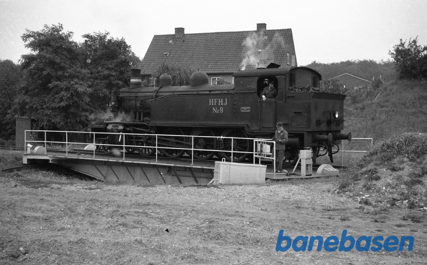 Hillerød station. HFHJ 9 drejes Hillerød station. HFHJ 9 drejes