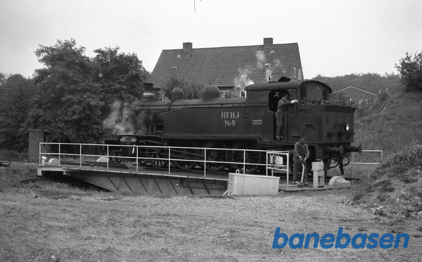 Hillerød station. HFHJ 9 drejes Hillerød station. HFHJ 9 drejes