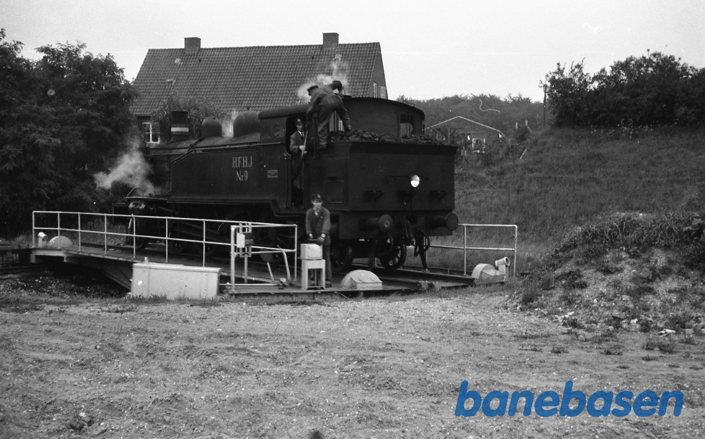 Hillerød station. HFHJ 9 drejes Hillerød station. HFHJ 9 drejes