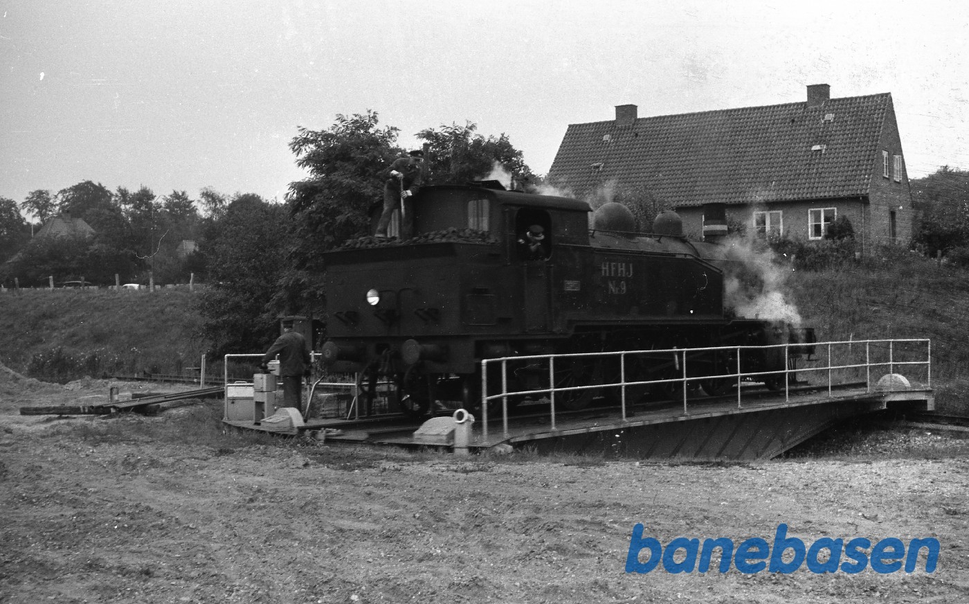 Hillerød station. HFHJ 9 drejes Hillerød station. HFHJ 9 drejes