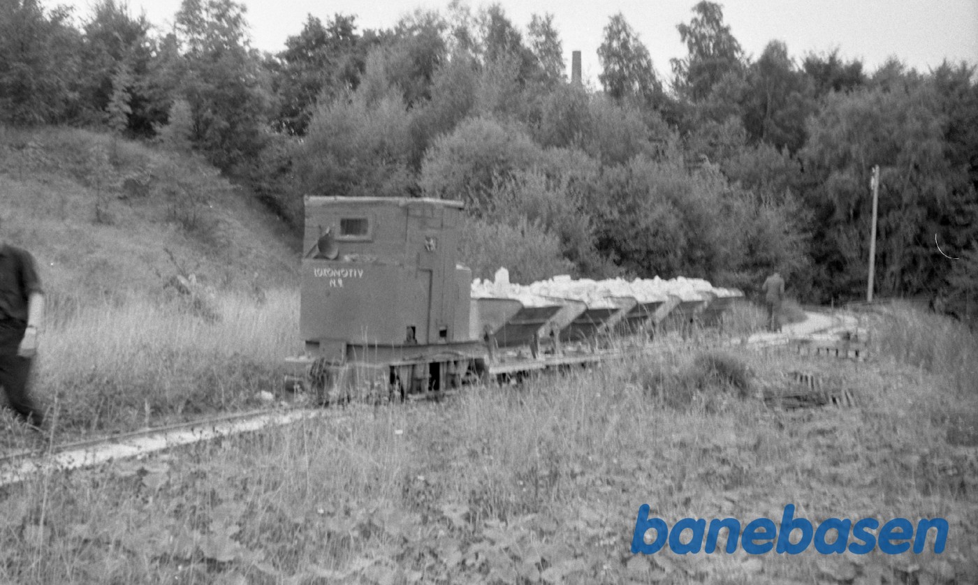 Rabækkeværket. Tipvognstog med Loko 9 Rabækkeværket. Tipvognstog med Loko 9