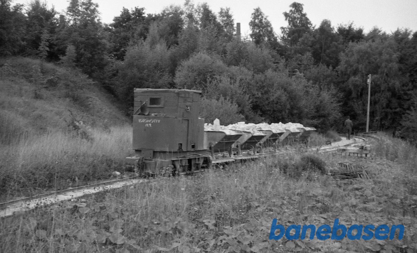 Rabækkeværket. Tipvognstog med Loko 9 Rabækkeværket. Tipvognstog med Loko 9