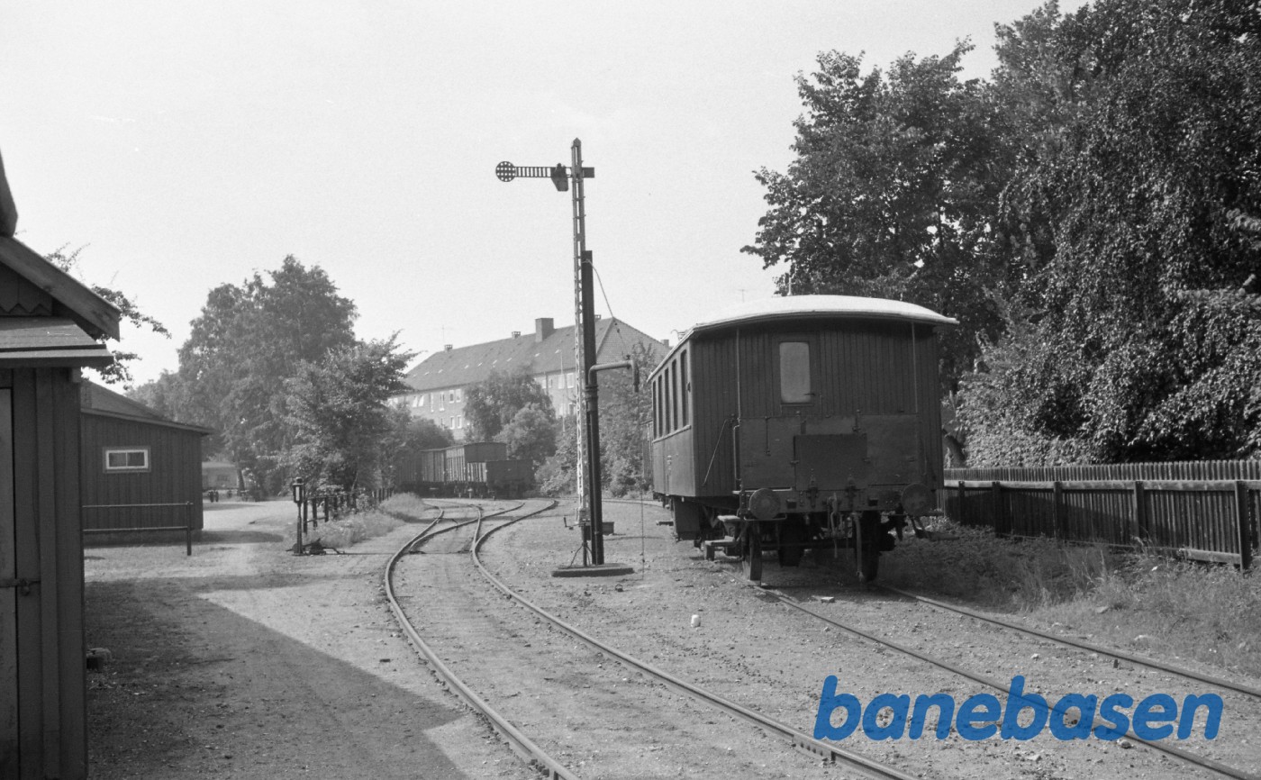 Køge Vest. Stationen med udkørselssignal- Køge Vest. Stationen med udkørselssignal-