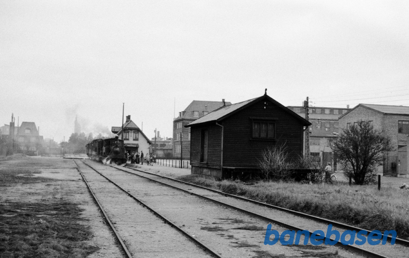 Øresundsvej station. AB 6 med særtog Øresundsvej station. AB 6 med særtog