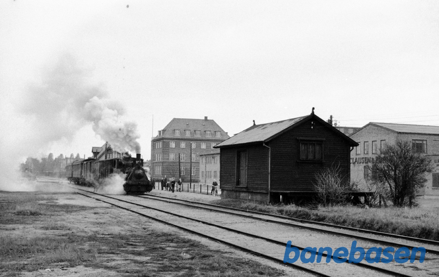 Øresundsvej station. AB 6 med særtog Øresundsvej station. AB 6 med særtog