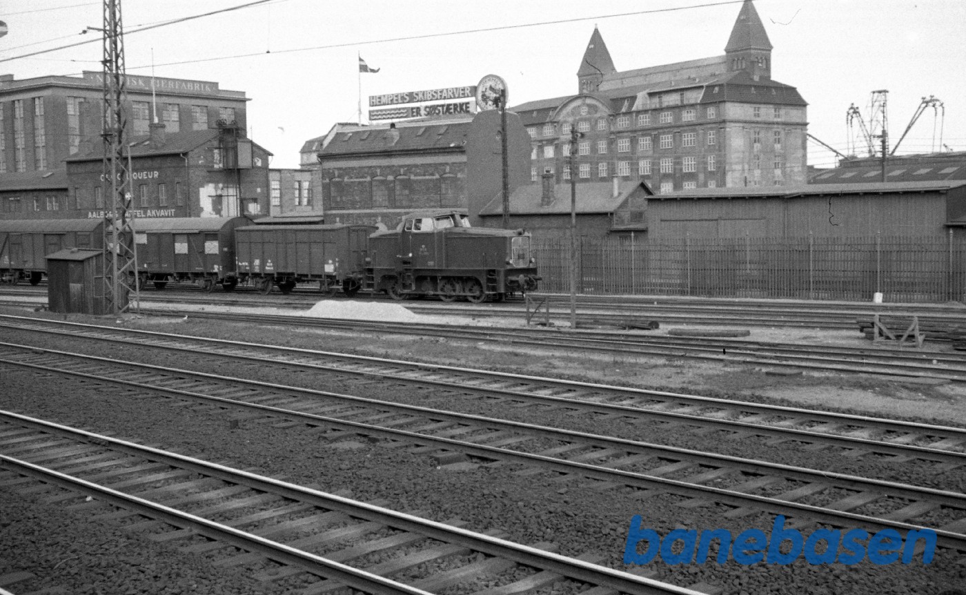 Østerport station. MH 20x med rangertræk Østerport station. MH 20x med rangertræk