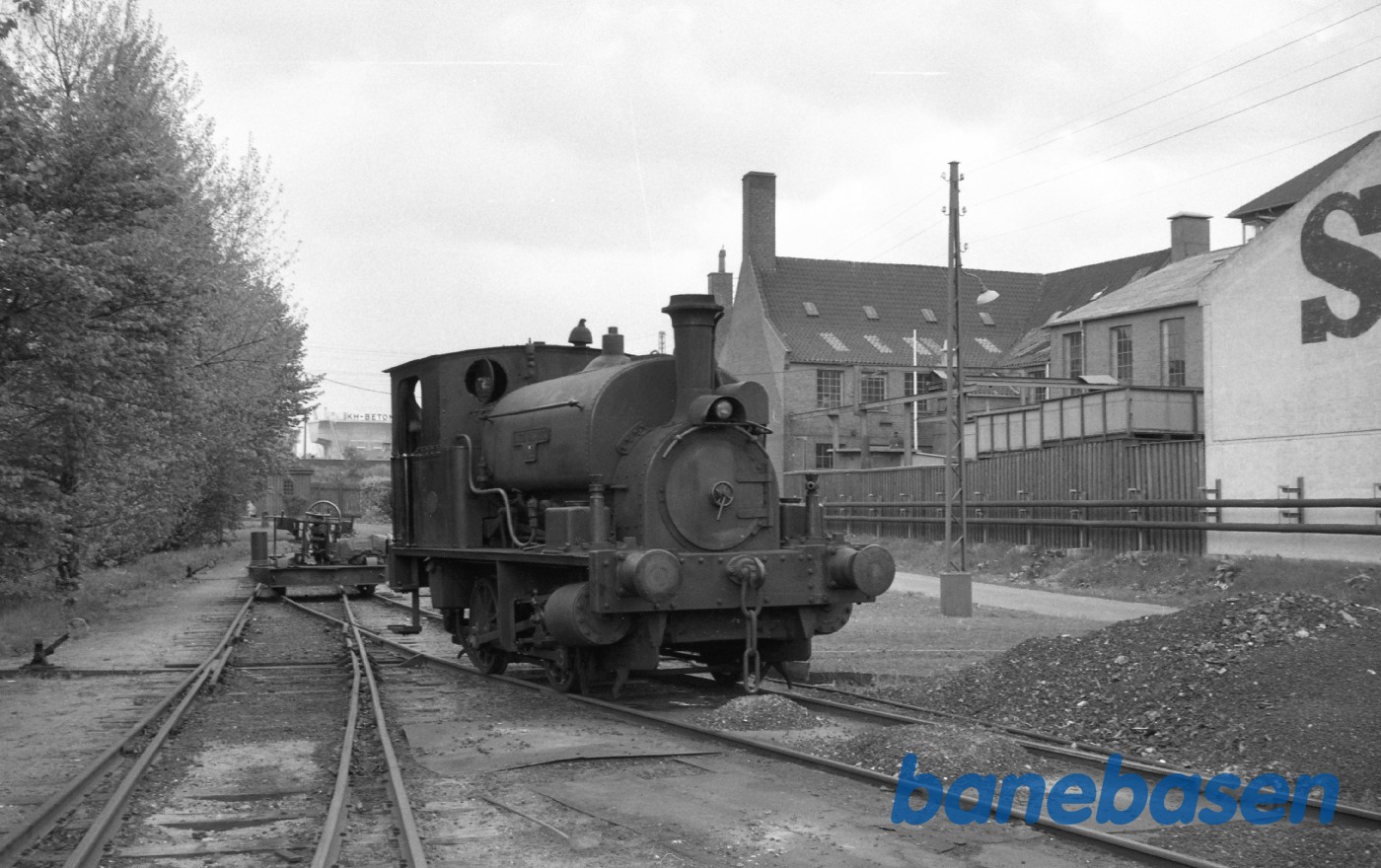 Østre gasværk .ØG 2 og traktor "Jensen" Østre gasværk .ØG 2 og traktor "Jensen"