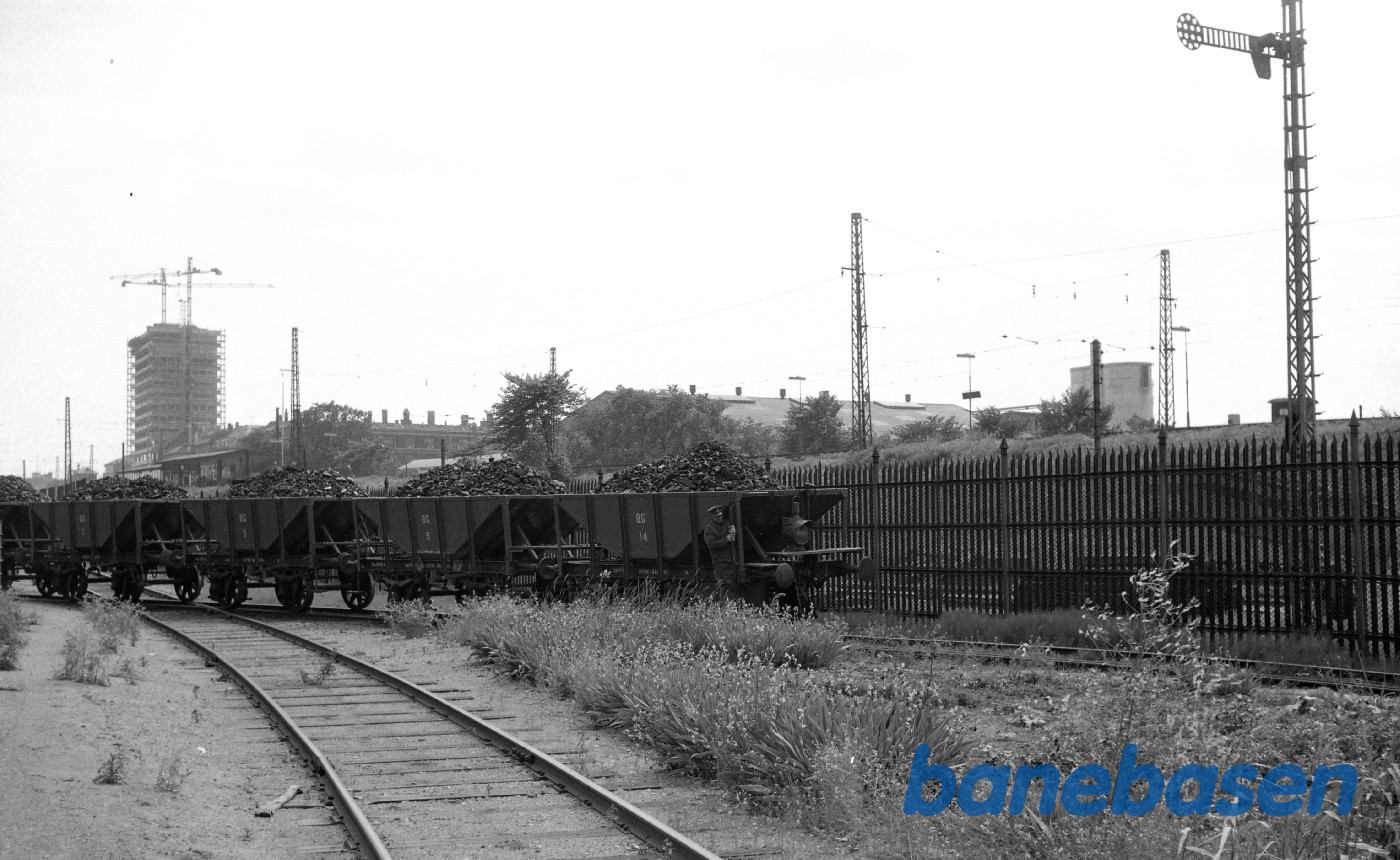 På vej op på kulbroen På vej op på kulbroen