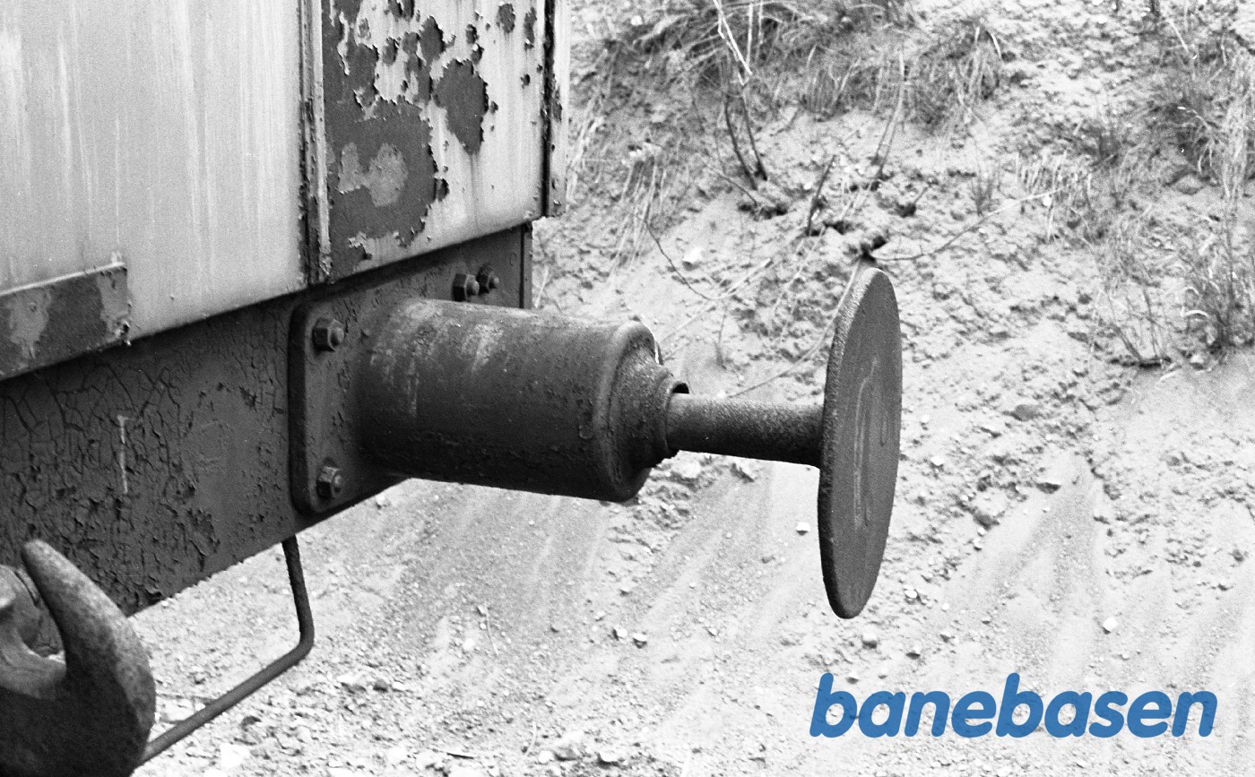 Detaljer på vogn (puffer) Detaljer på vogn (puffer)