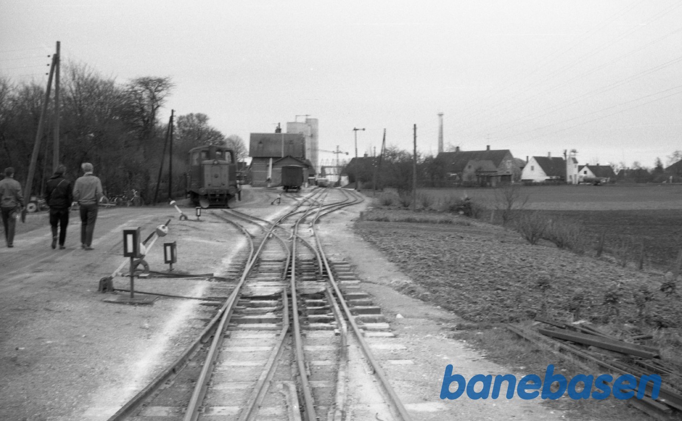 Fakse Ladeplads station med tog Fakse Ladeplads station med tog