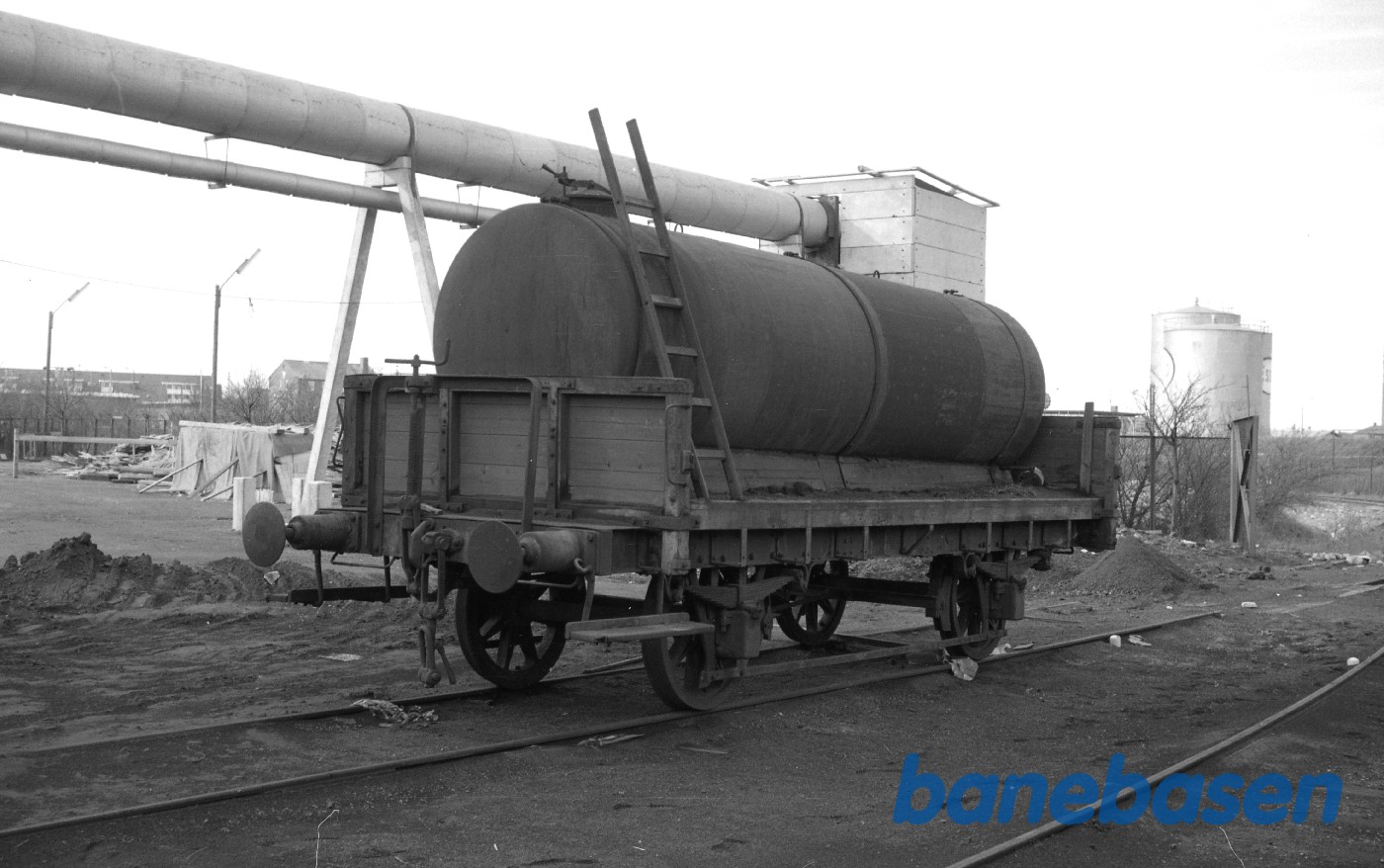 Havnen i Næstved. Åben godsvogn med beholder Havnen i Næstved. Åben godsvogn med beholder