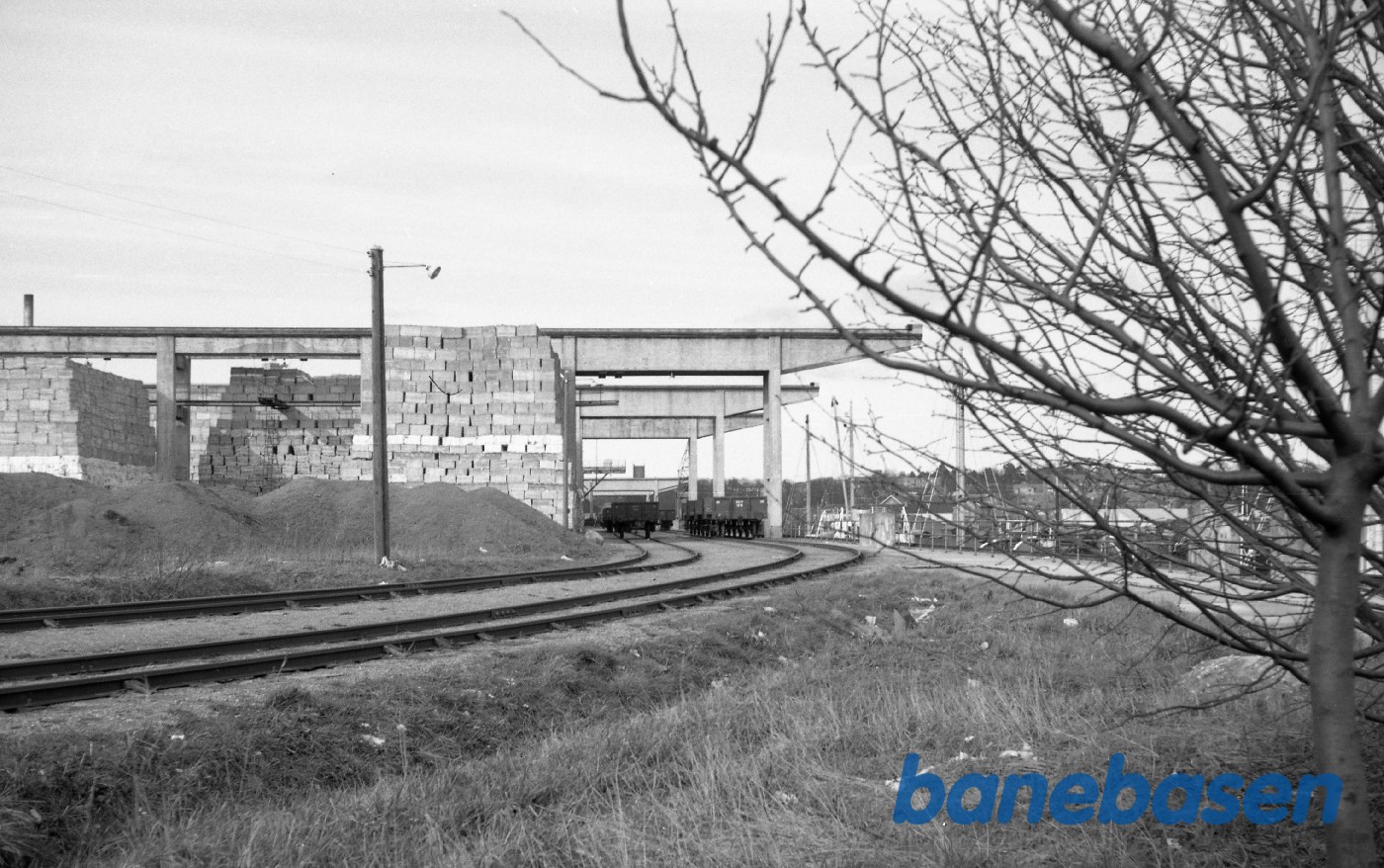 Havnen i Næstved. Havnespor med kraner Havnen i Næstved. Havnespor med kraner