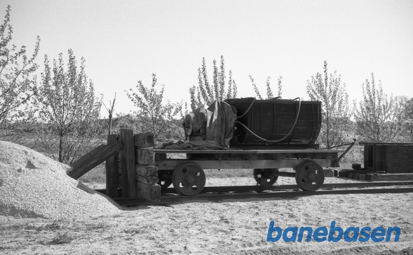 Ukrudtsvogn ved værkstedet på Firskovvej Ukrudtsvogn ved værkstedet på Firskovvej