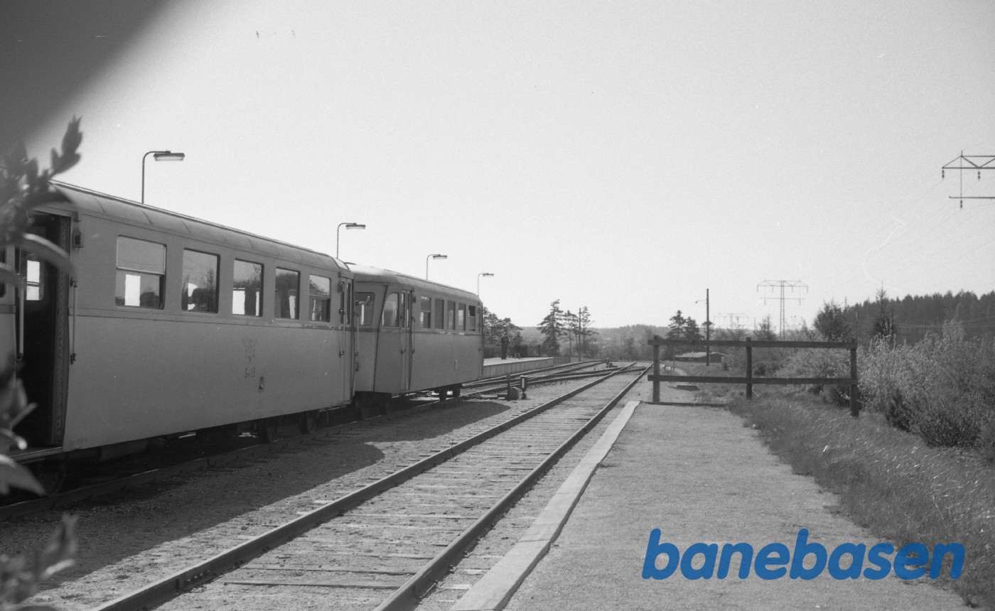 Nærum station med LNJ Sm 13 og Sp Nærum station med LNJ Sm 13 og Sp