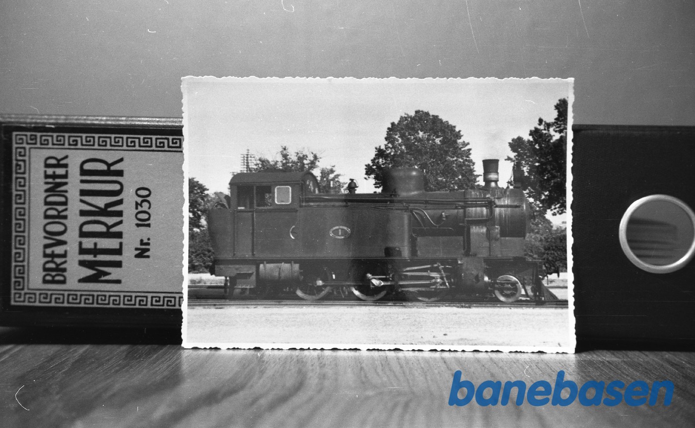 Lokomotiv RAJ nr. 1 holder på Rønne H, ca. 1949 Lokomotiv RAJ nr. 1 holder på Rønne H, ca. 1949