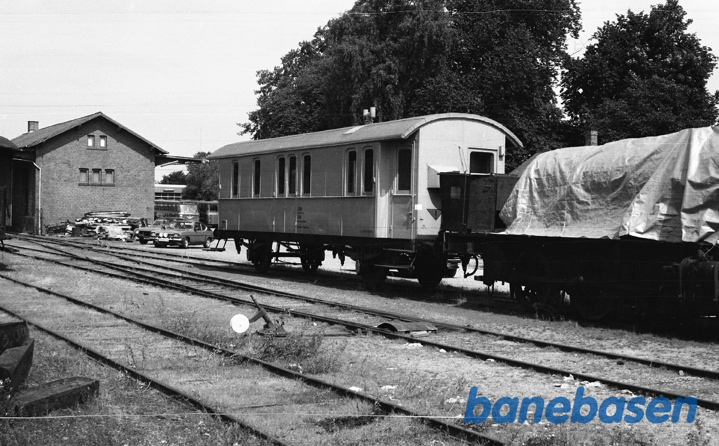 Skælskør station med DSB specialvogn 296 Skælskør station med DSB specialvogn 296