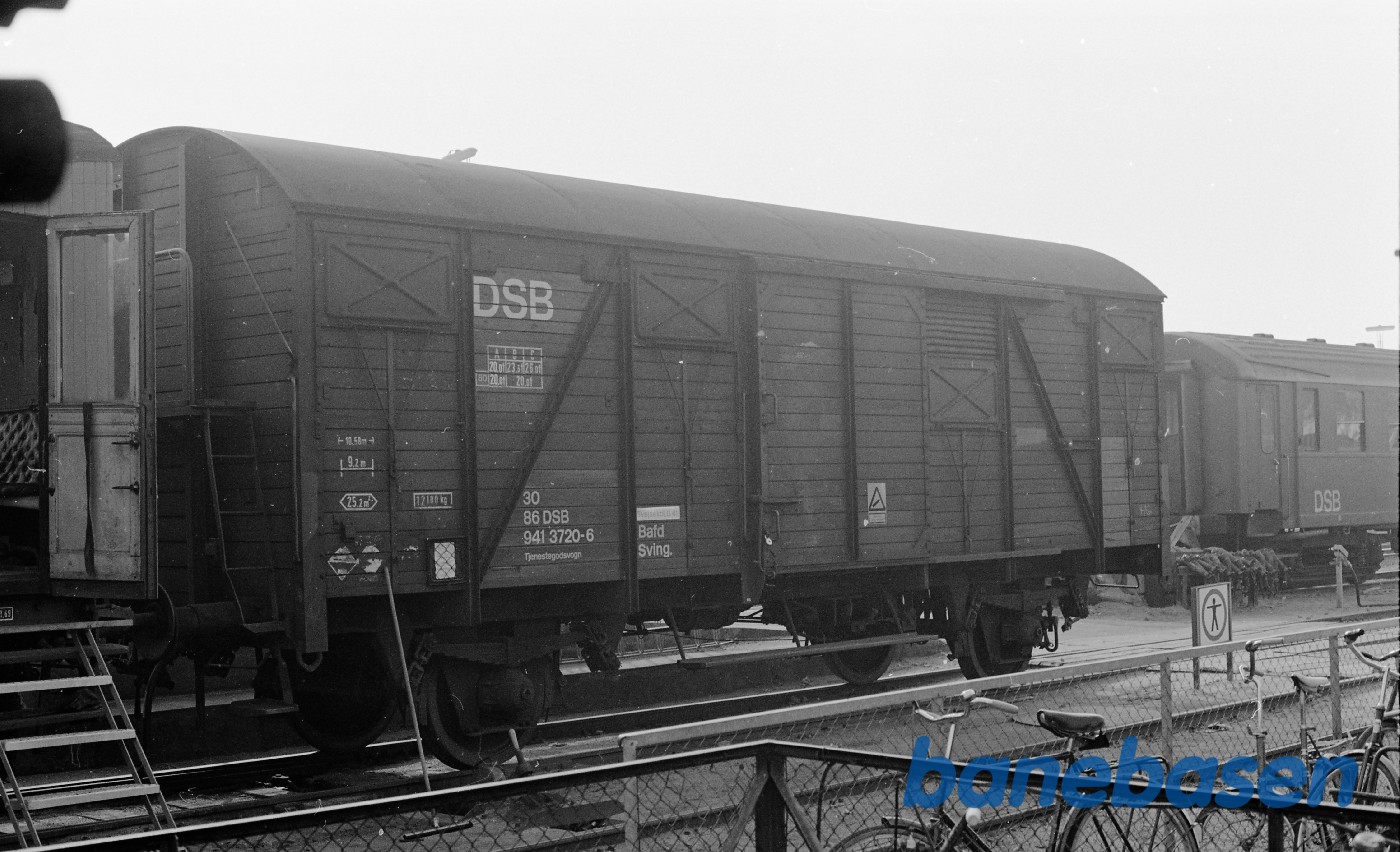 Helsingør med tjenestevogn 9413720-6 Helsingør med tjenestevogn 9413720-6