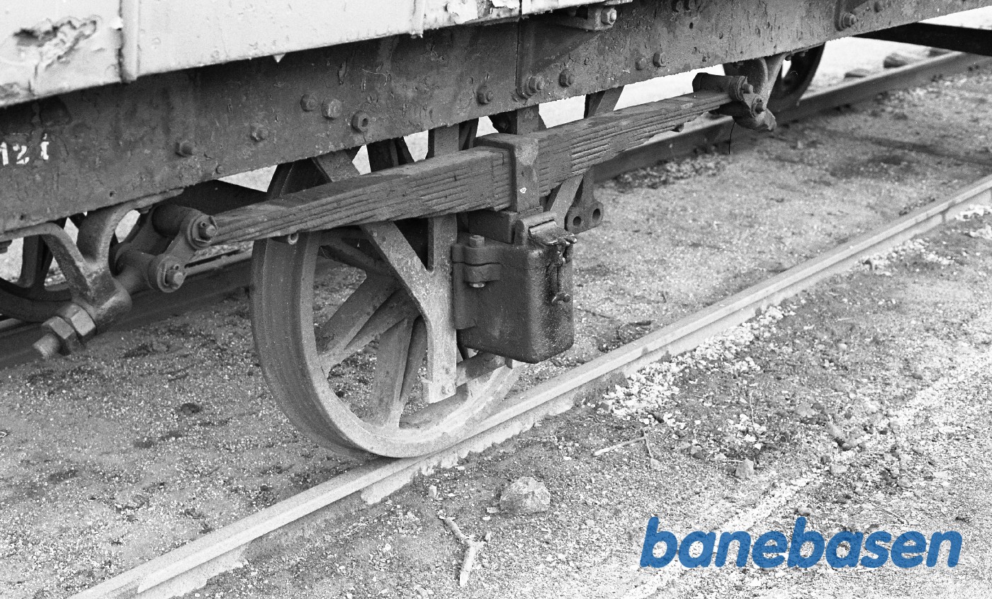 Rungsted station. Gl SFJ kupevogn. Hjul Rungsted station. Gl SFJ kupevogn. Hjul