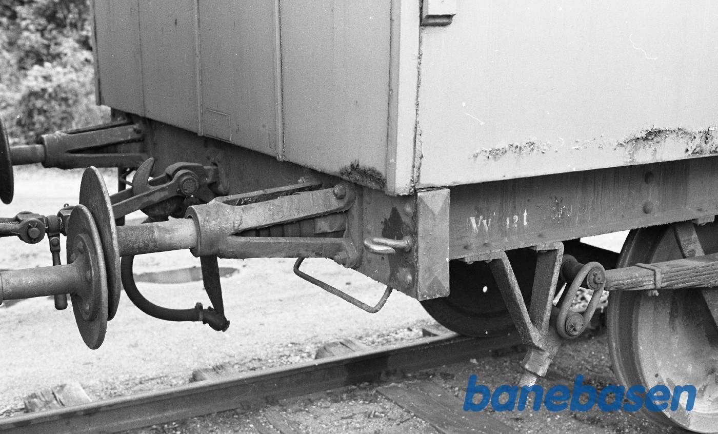 Rungsted station. Gl SFJ kupevogn. Puffer Rungsted station. Gl SFJ kupevogn. Puffer