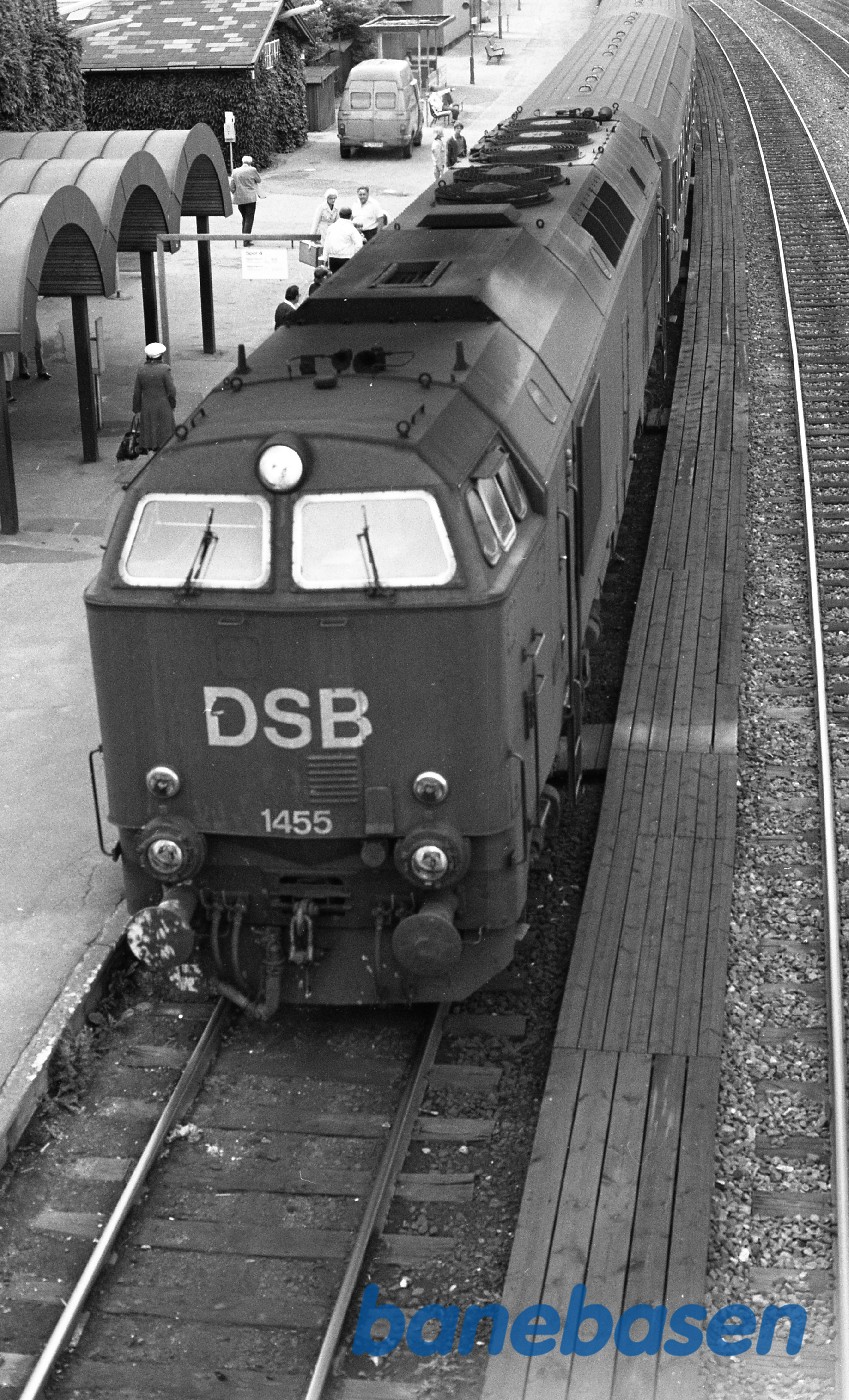 Rungsted station. Kystbanetog med Mz 1455 Rungsted station. Kystbanetog med Mz 1455