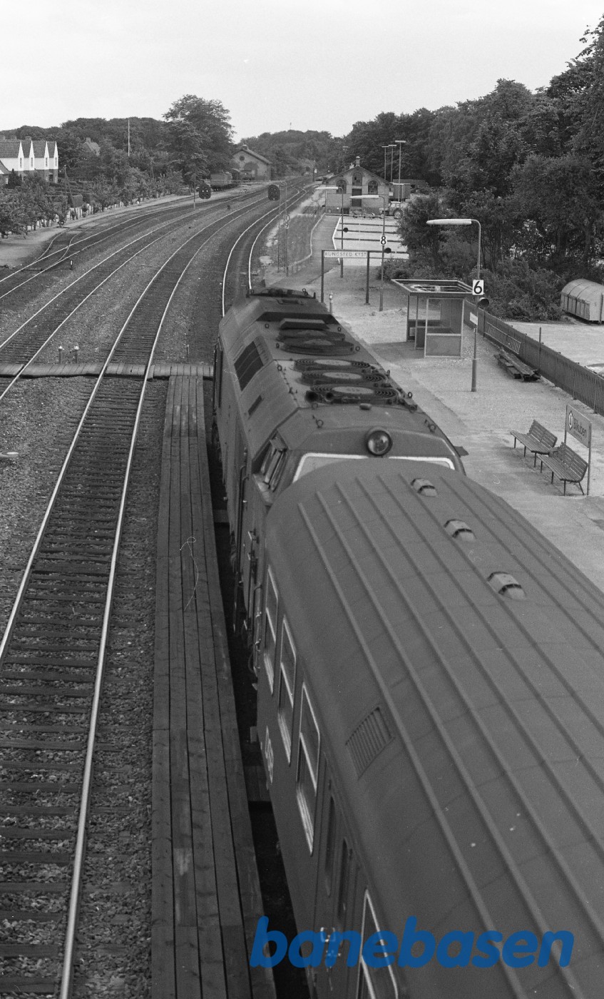 Rungsted station. Kystbanetog med Mz 1455 Rungsted station. Kystbanetog med Mz 1455