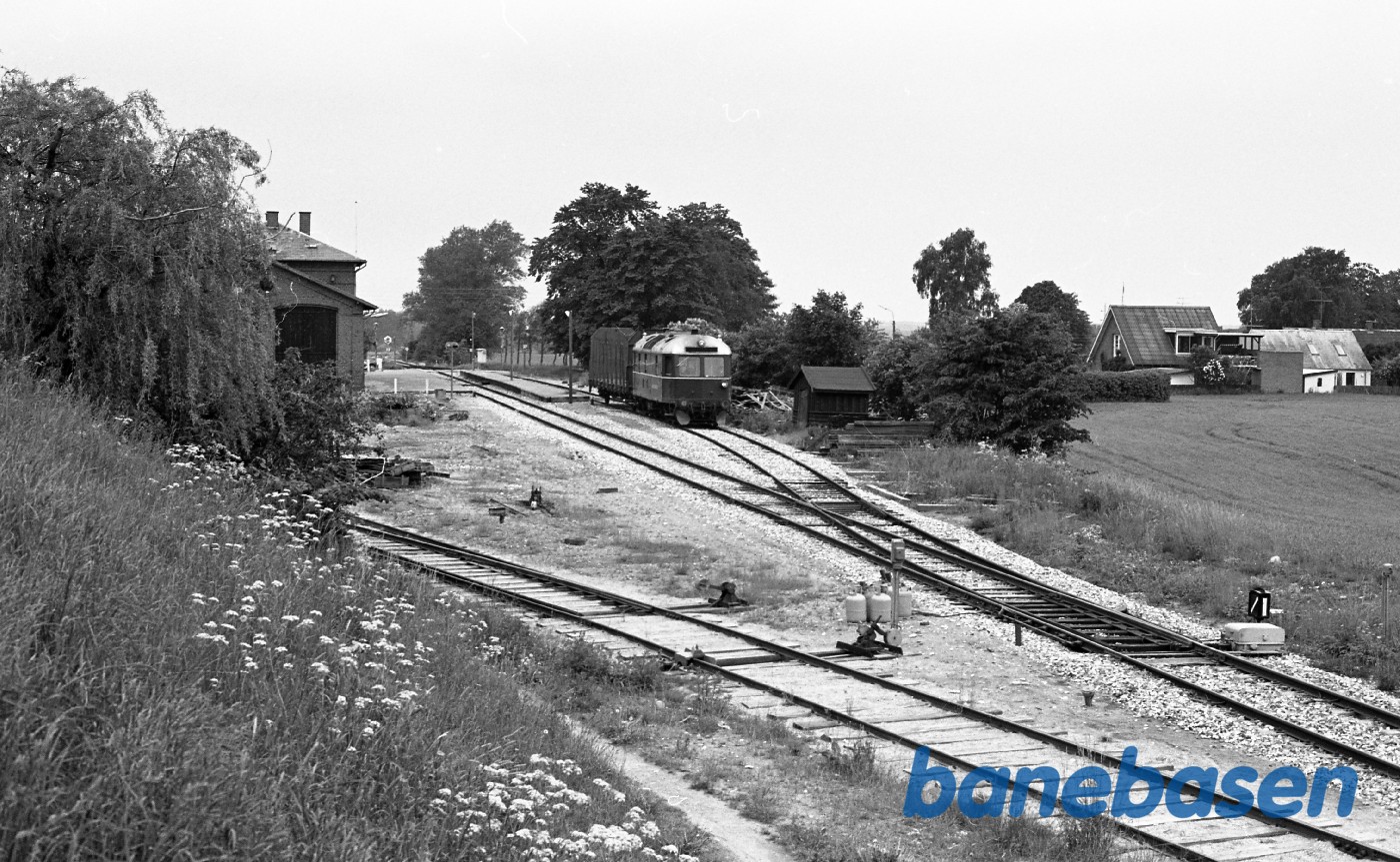 Græsted station. GDS L 1. med godstog Græsted station. GDS L 1. med godstog