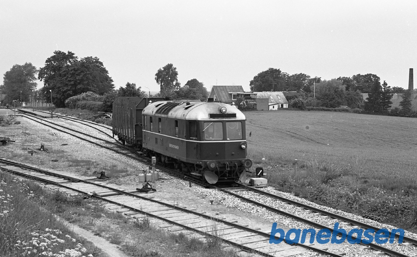 Græsted station. GDS L 1. med godstog Græsted station. GDS L 1. med godstog