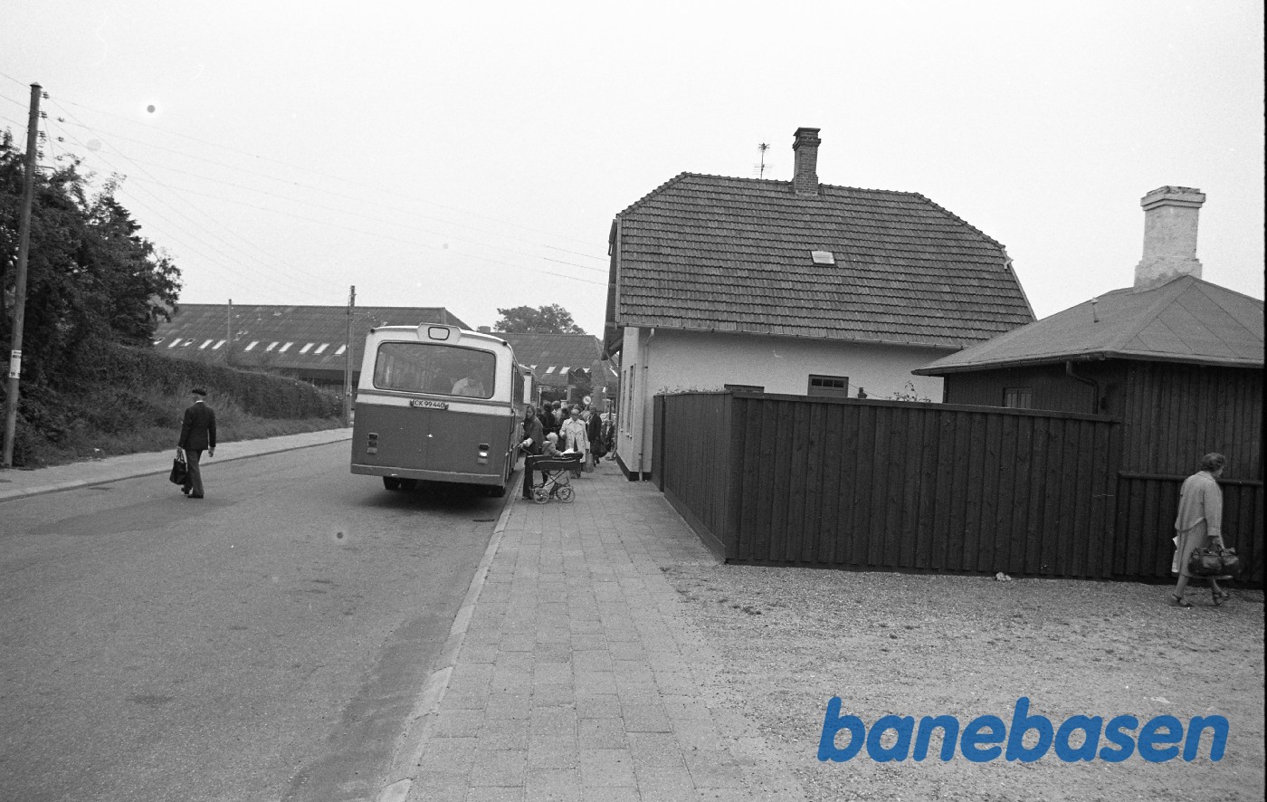 Ålsgårde station. Togbus Ålsgårde station. Togbus