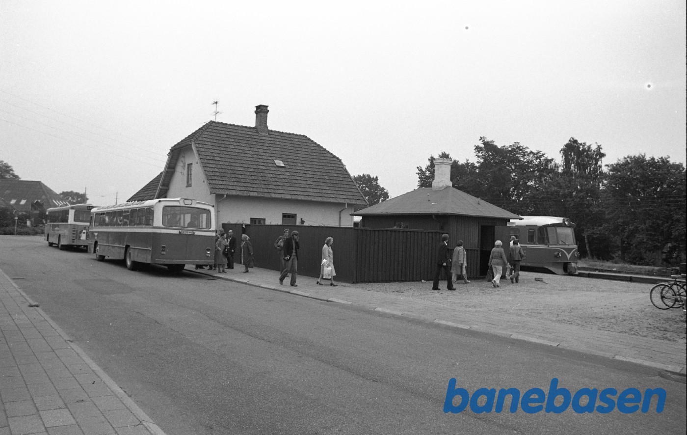 Ålsgårde station. Togbus Ålsgårde station. Togbus