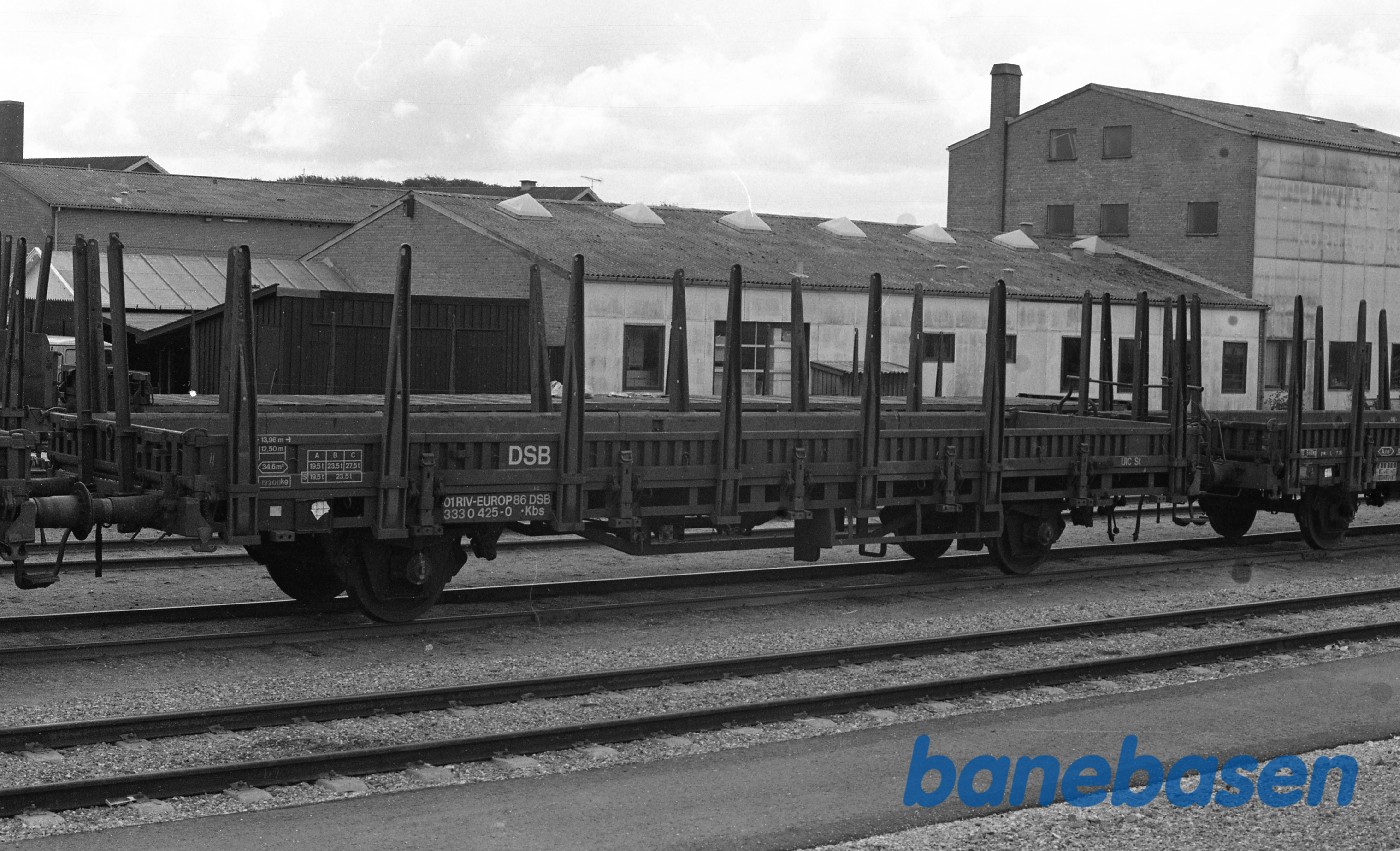 Hillerød Station. DSB Kbs 330 0 425 Hillerød Station. DSB Kbs 330 0 425